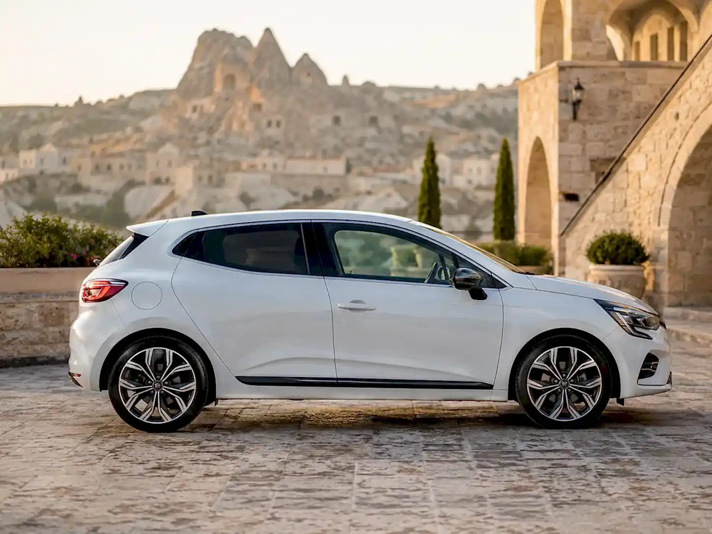 Renault Clio thumbnail 2